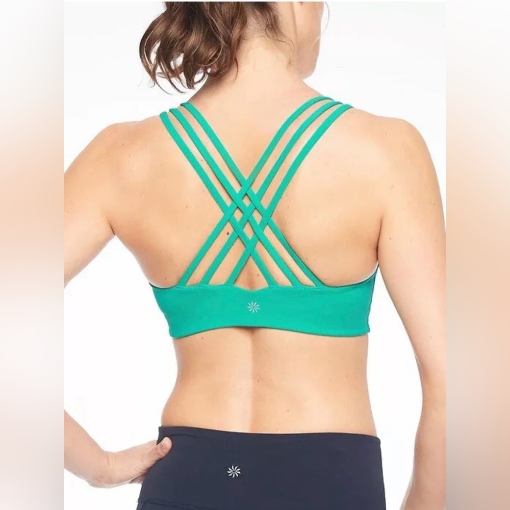 Women’s Athleta Hyper Focused sports bra size M green